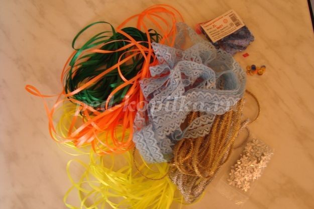 Новогодняя игрушка детскими руками: часть 1