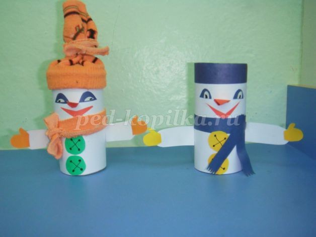 Снеговик из рулончика от туалетной бумаги: часть 2