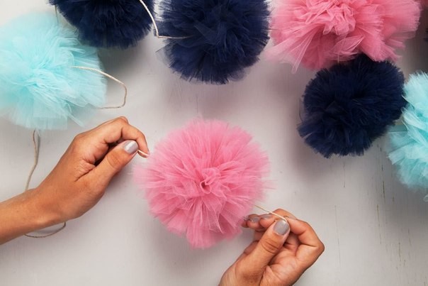 Воздушные помпоны из фатина Воздушные помпоны из фатина