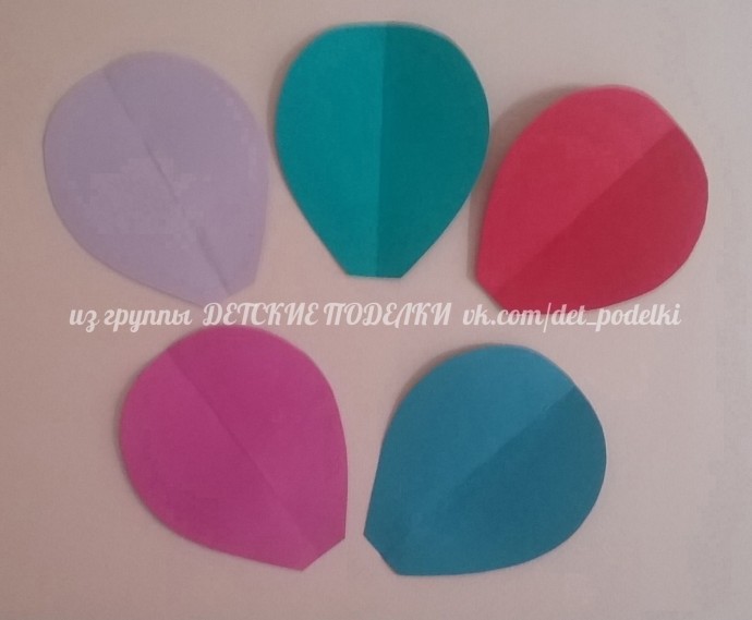 Воздушный шар под солнцем в облаках Воздушный шар под солнцем в облаках