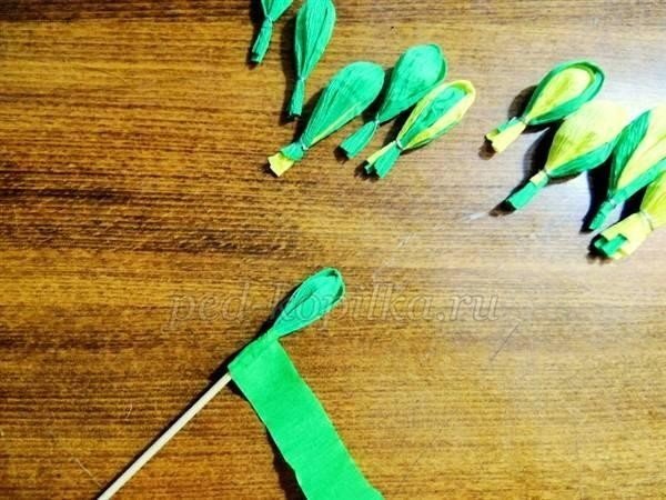 Цветы из гофрированной бумаги: мастер-класс