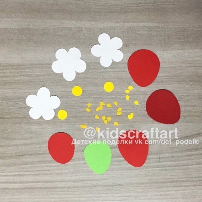 Объёмная аппликация "Клубничное панно"