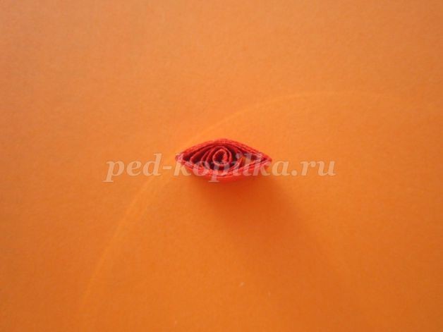 Объёмная новогодняя ёлка в технике квиллинг: часть 2 Объёмная новогодняя ёлка в технике квиллинг: часть 2