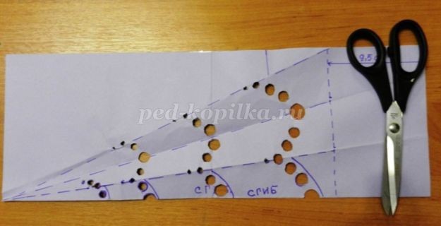 ​Рисуем невероятно красивую ёлочку белую на синем фоне: часть 2