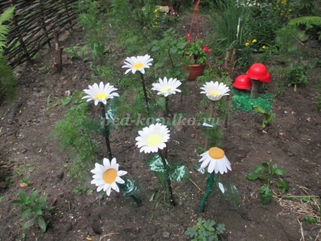 Ромашки из бросового материала детскими руками: часть 5