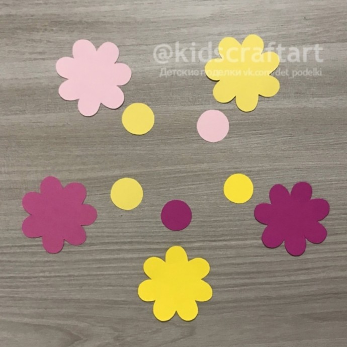 ​Простая открытка с букетом