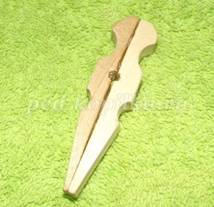 Салфетница из прищепок детскими руками: часть 1