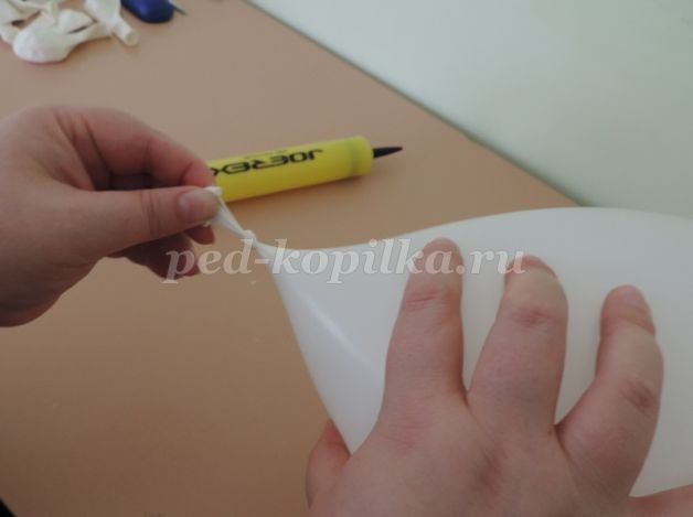 Мастер-класс по моделированию из воздушных шариков снеговика: часть 1 Мастер-класс по моделированию из воздушных шариков снеговика: часть 1