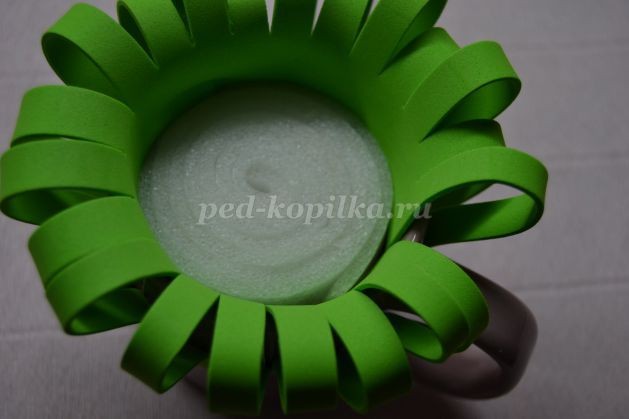 ​Цветочная композиция из фоамирана детскими руками: часть 2