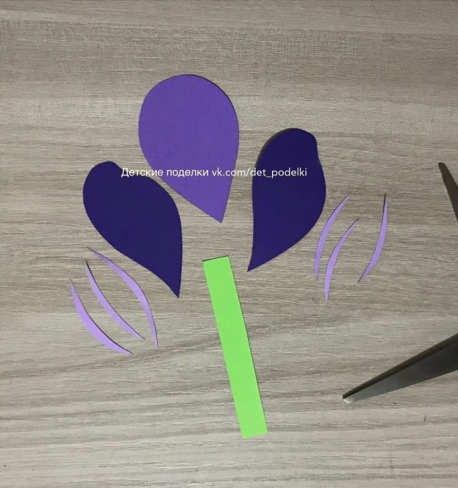 Горшочек с крокусами