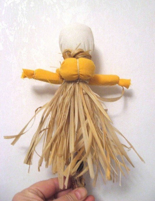 ​Кукла из лоскутов и березового лыка с малышами