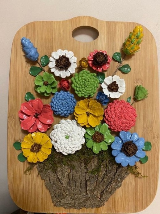 Натуральные панно из ярких шишек