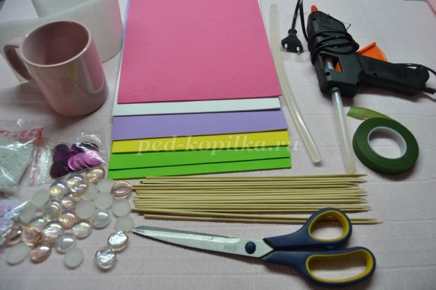 ​Цветочная композиция из фоамирана детскими руками: часть 1