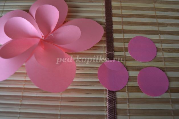 ​Цветок сакуры из цветной бумаги: часть 2