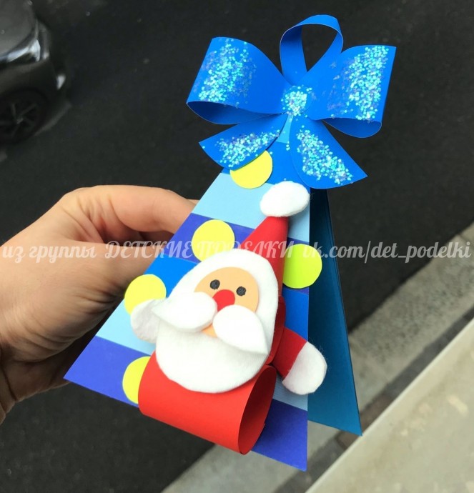 Дед Мороз у елочки