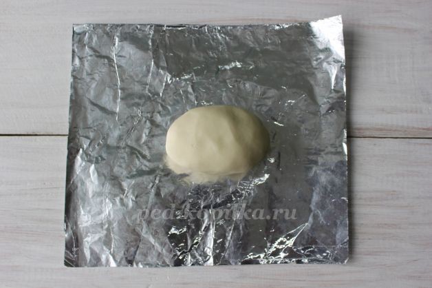 Пасхальная курочка из соленого теста детскими руками