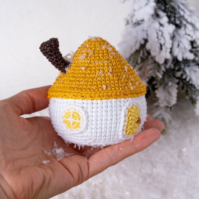 Домик с жёлтой крышей Домик с жёлтой крышей