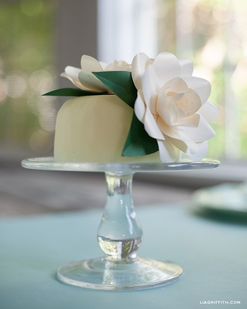 Красивые бумажные цветы гардении детскими руками