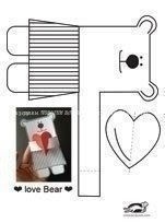 Мишка с сердечком в лапках