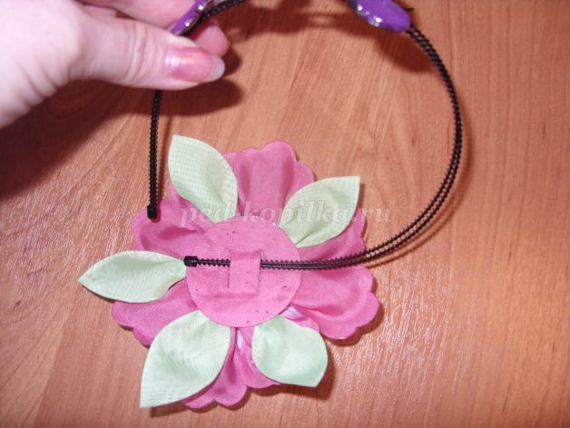 ​Цветок из шелка детскими руками: часть 2