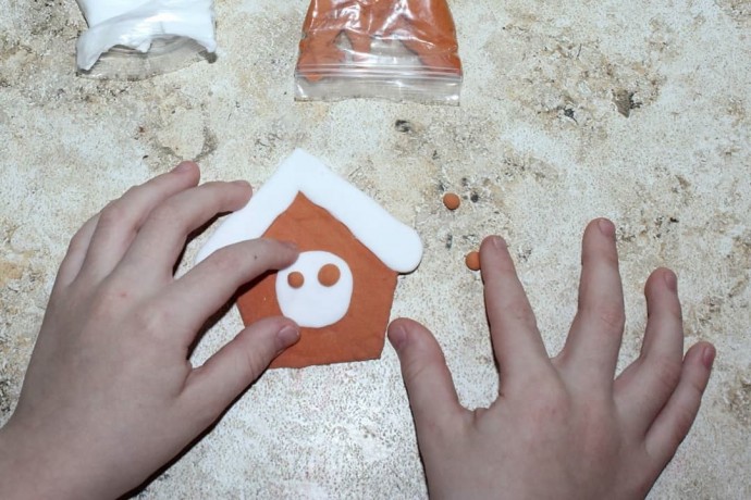 Домики из пластилина и картона