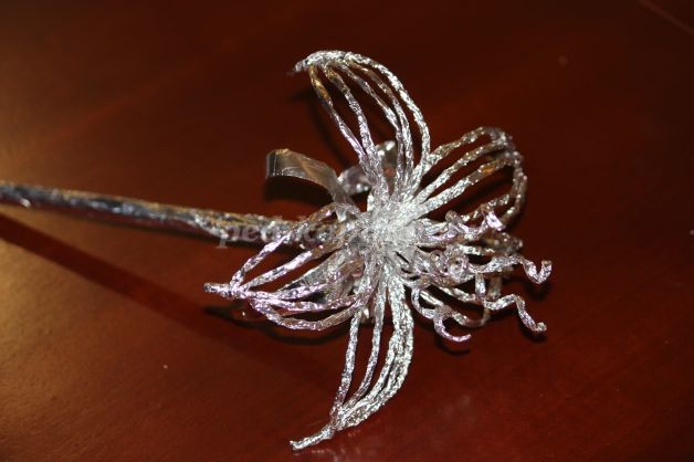 Букет из лилий из фольги детскими руками: часть 2