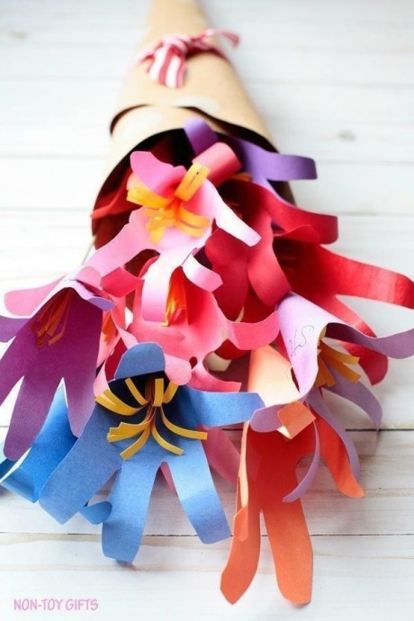 Яркие букетики из цветов-ладошек Яркие букетики из цветов-ладошек