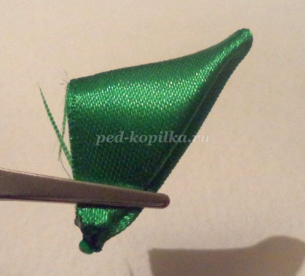 ​Лента для косы с цветами канзаши детскими руками: часть 2