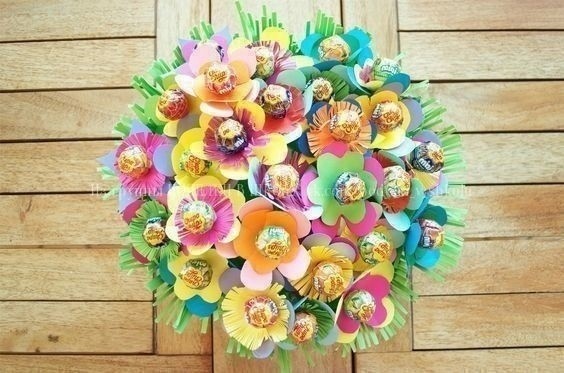 Поделка с чупа-чупсами Поделка с чупа-чупсами