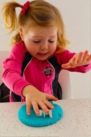 ​Безопасный пластилин-тесто детскими руками