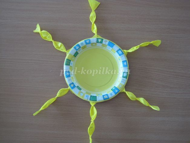 ​Солнышко из одноразовых тарелок: часть 3