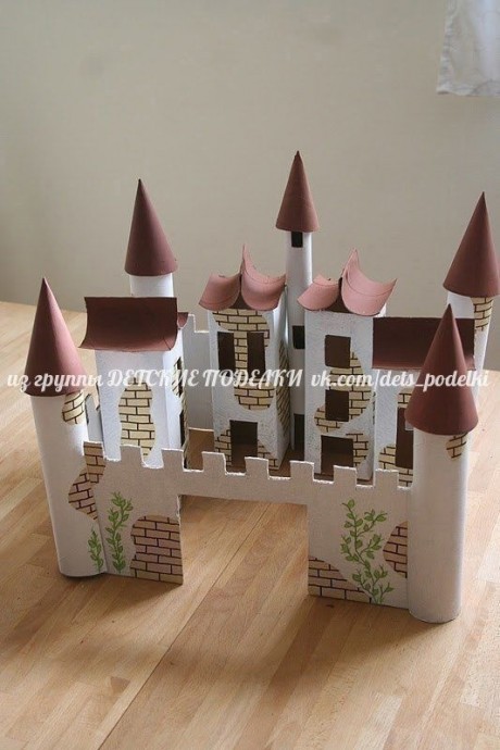 Средневековый замок из картона