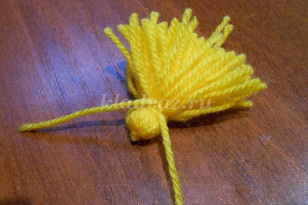 Цветы из пряжи и цветной бумаги