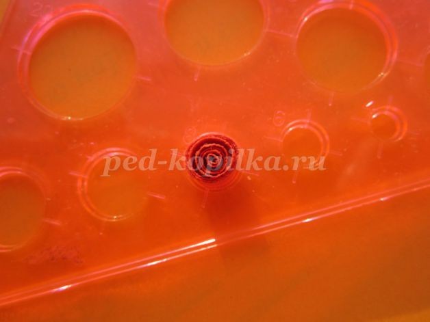 Объёмная новогодняя ёлка в технике квиллинг: часть 2 Объёмная новогодняя ёлка в технике квиллинг: часть 2