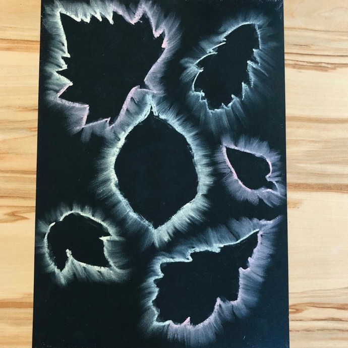 Рисуем листья мелом Рисуем листья мелом