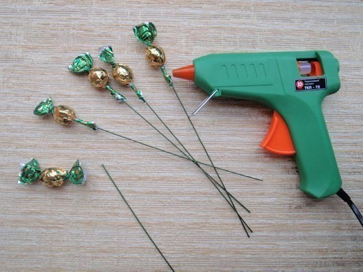 ​Цветы из конфет