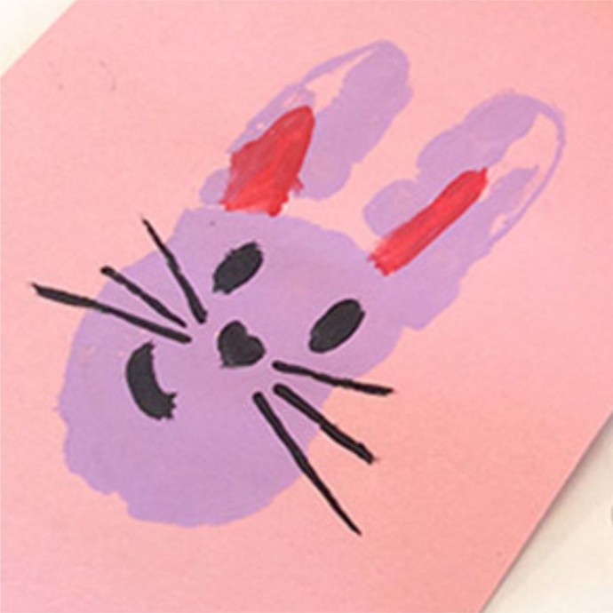 Рисуем с малышами зайчика ладошками