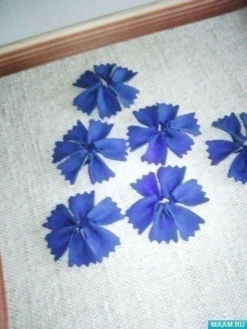 Панно "Букет васильков" из макарон Панно "Букет васильков" из макарон