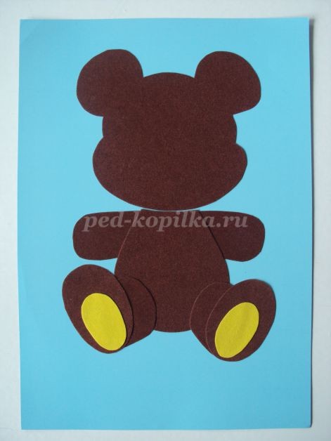 Аппликация из бархатной цветной бумаги: медвежонок