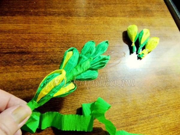 Гладиолусы из гофрированной бумаги: мастер-класс, часть 3 Гладиолусы из гофрированной бумаги: мастер-класс, часть 3