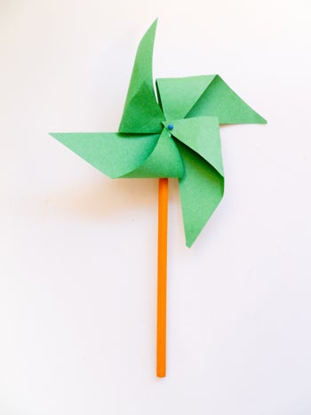 Самодельный ветряк из бумаги Самодельный ветряк из бумаги