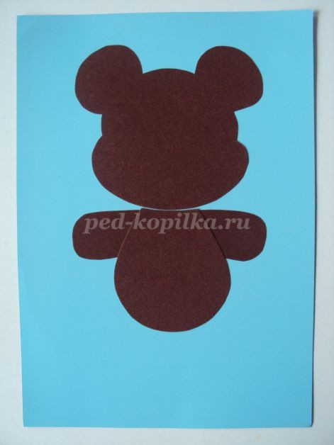 Аппликация из бархатной цветной бумаги: медвежонок