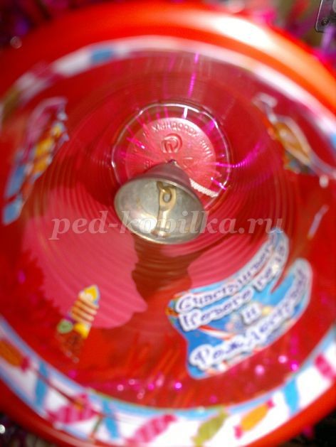 Новогодний колокольчик из пластикового стакана Новогодний колокольчик из пластикового стакана