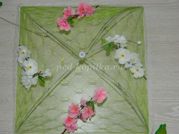 Цветочный мобиль детскими руками Цветочный мобиль детскими руками