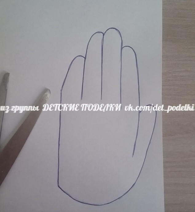 Аппликация открытка "Сердце в ладошках" Аппликация открытка "Сердце в ладошках"