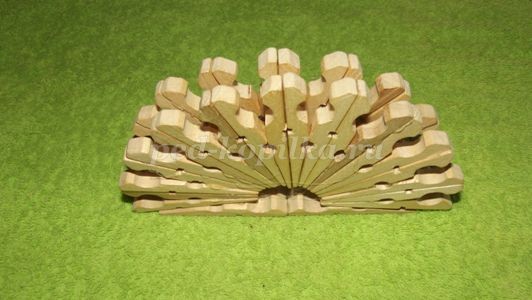 Салфетница из прищепок детскими руками: часть 2