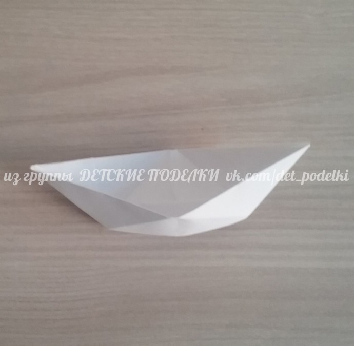 Кораблик в море