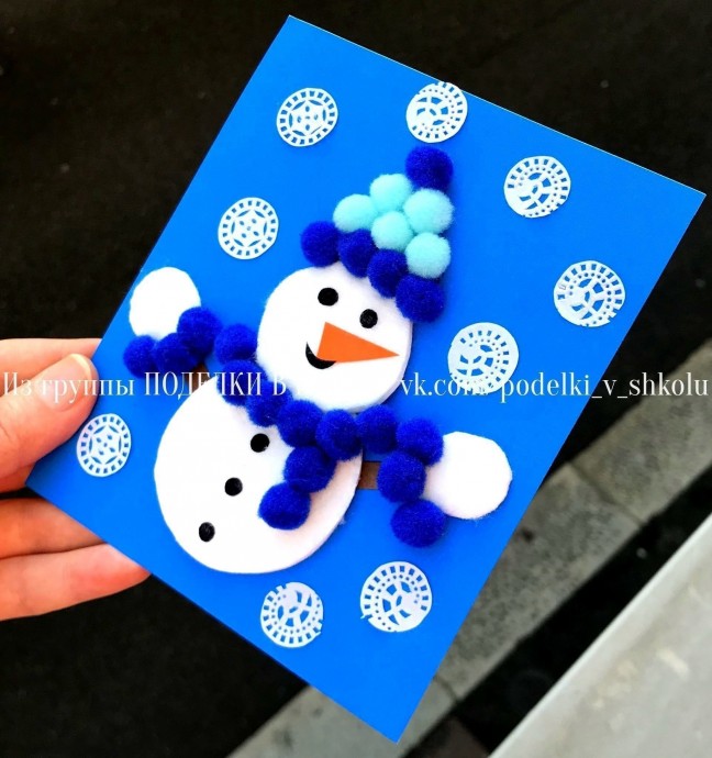 Снеговичок из ватных дисков и помпонов Снеговичок из ватных дисков и помпонов