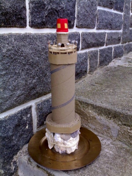 ​Маяк из картонной втулки