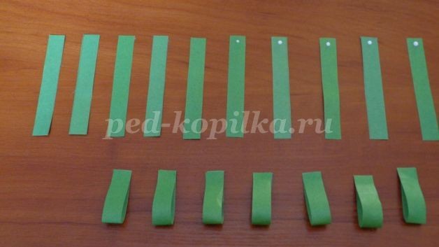 Новогодняя ёлка из бумаги детскими ручками Новогодняя ёлка из бумаги детскими ручками